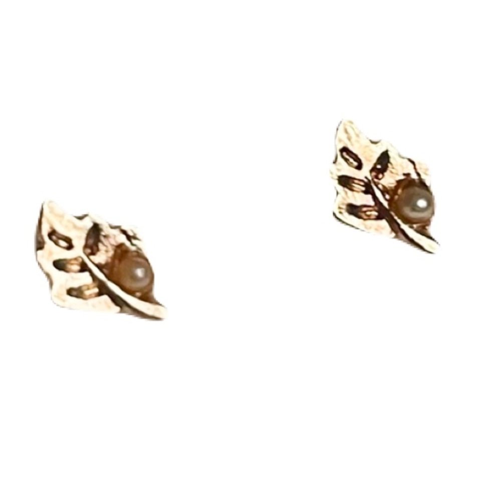 Vintage 10k Gold Womans Leaf Floral Petite Tiny Freshwater Pearl Stud Earrings - Picture 3 of 9